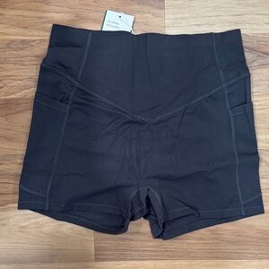 HALARA dark gray butt cinching, butt lifting bike shorts with pockets NWT